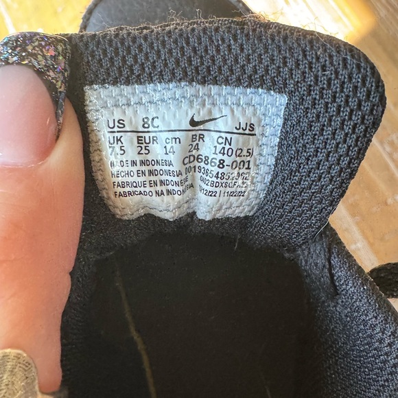 Nike Black Air Max 90 Sneakers with Air Cushioning - Picture 3 of 4